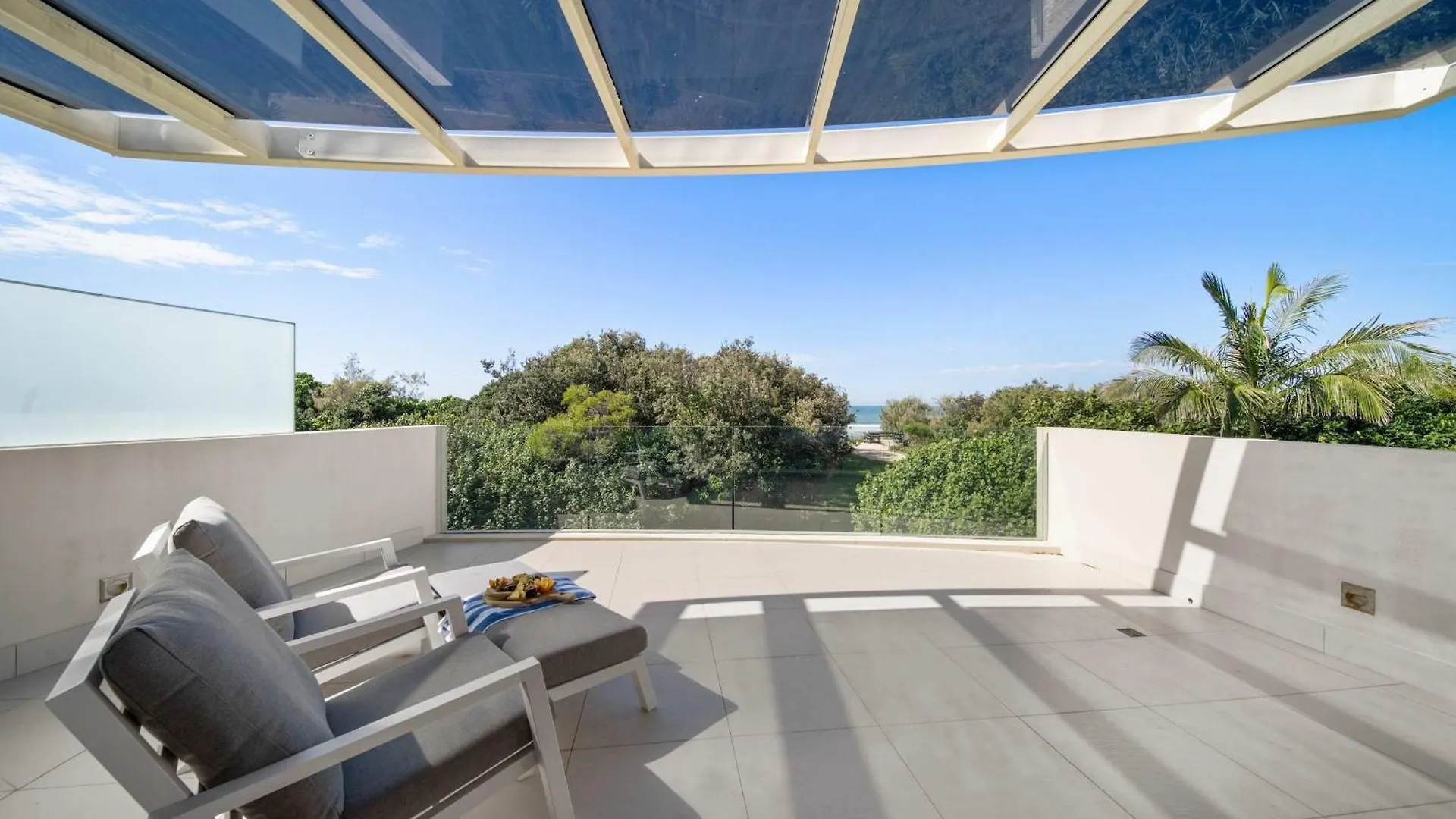 Absolute Beachfront Marcoola - Private Pool - Private Spa Bath - Games 0*,  Australia