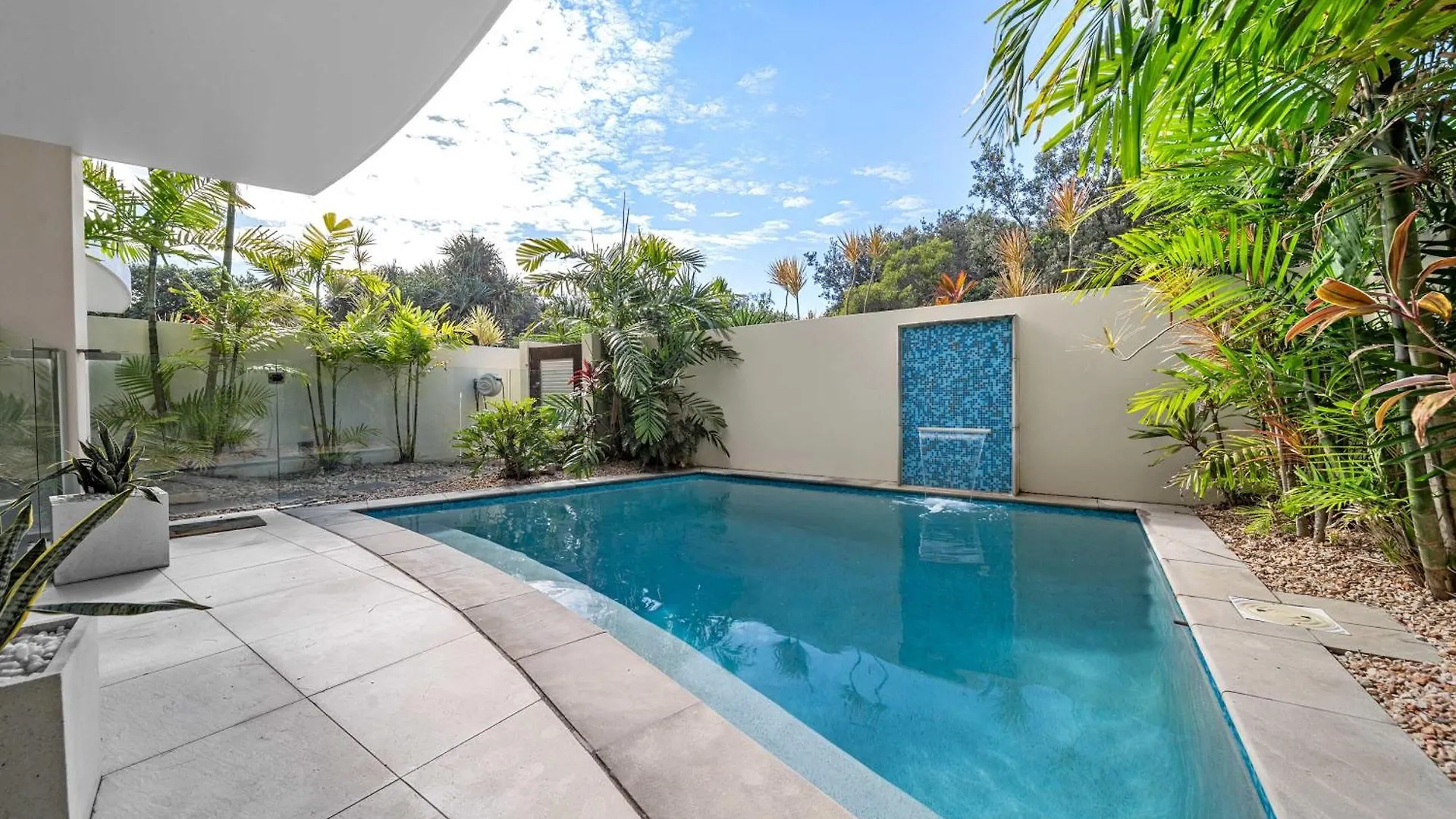 Absolute Beachfront Marcoola - Private Pool - Private Spa Bath - Games Holiday home