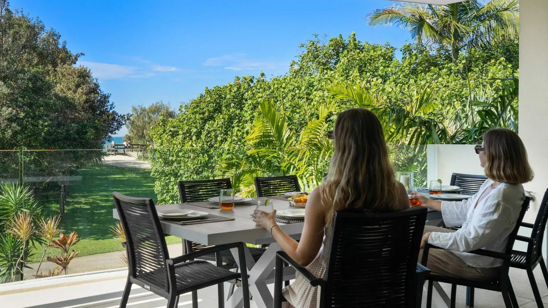 Absolute Beachfront Marcoola - Private Pool - Private Spa Bath - Games Holiday home