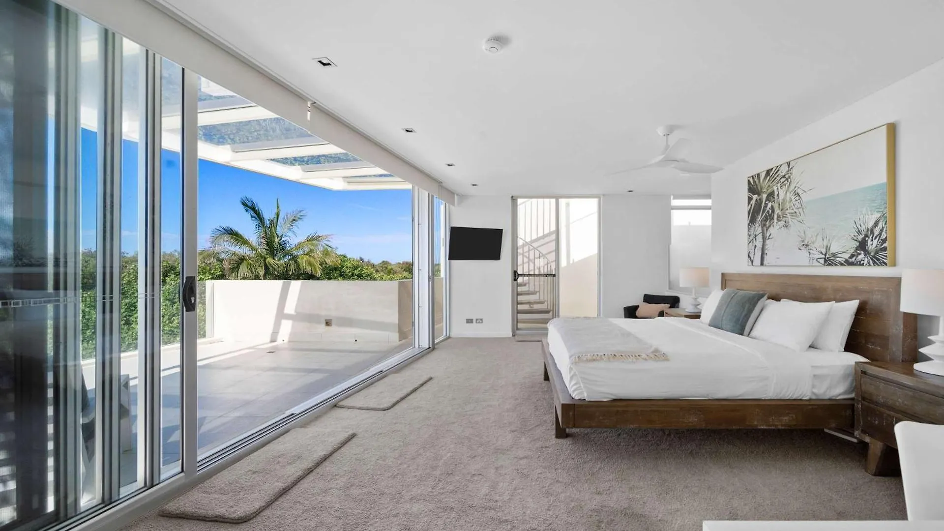 Absolute Beachfront Marcoola - Private Pool - Private Spa Bath - Games 0*,
