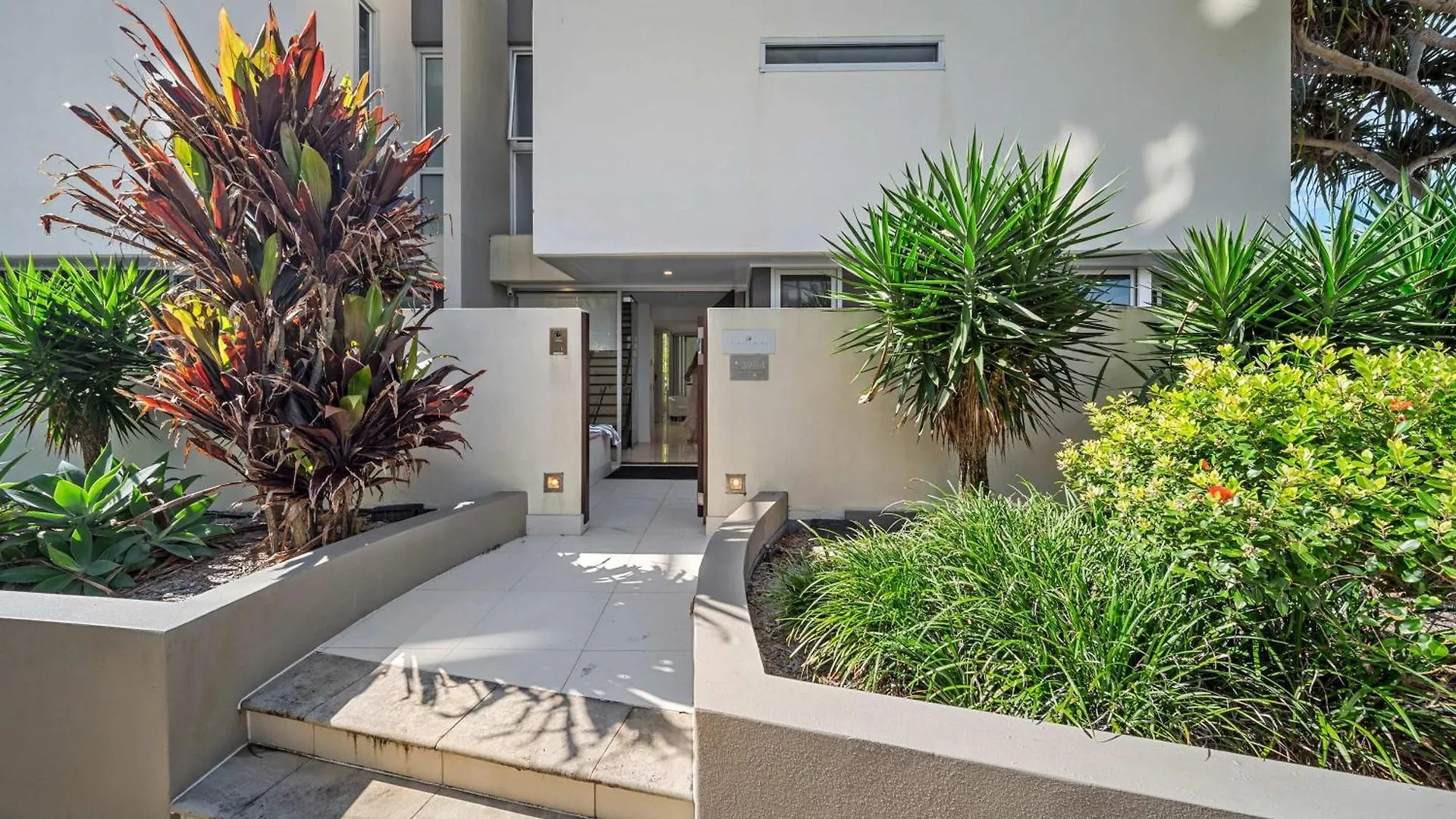 Holiday home Absolute Beachfront Marcoola - Private Pool - Private Spa Bath - Games
