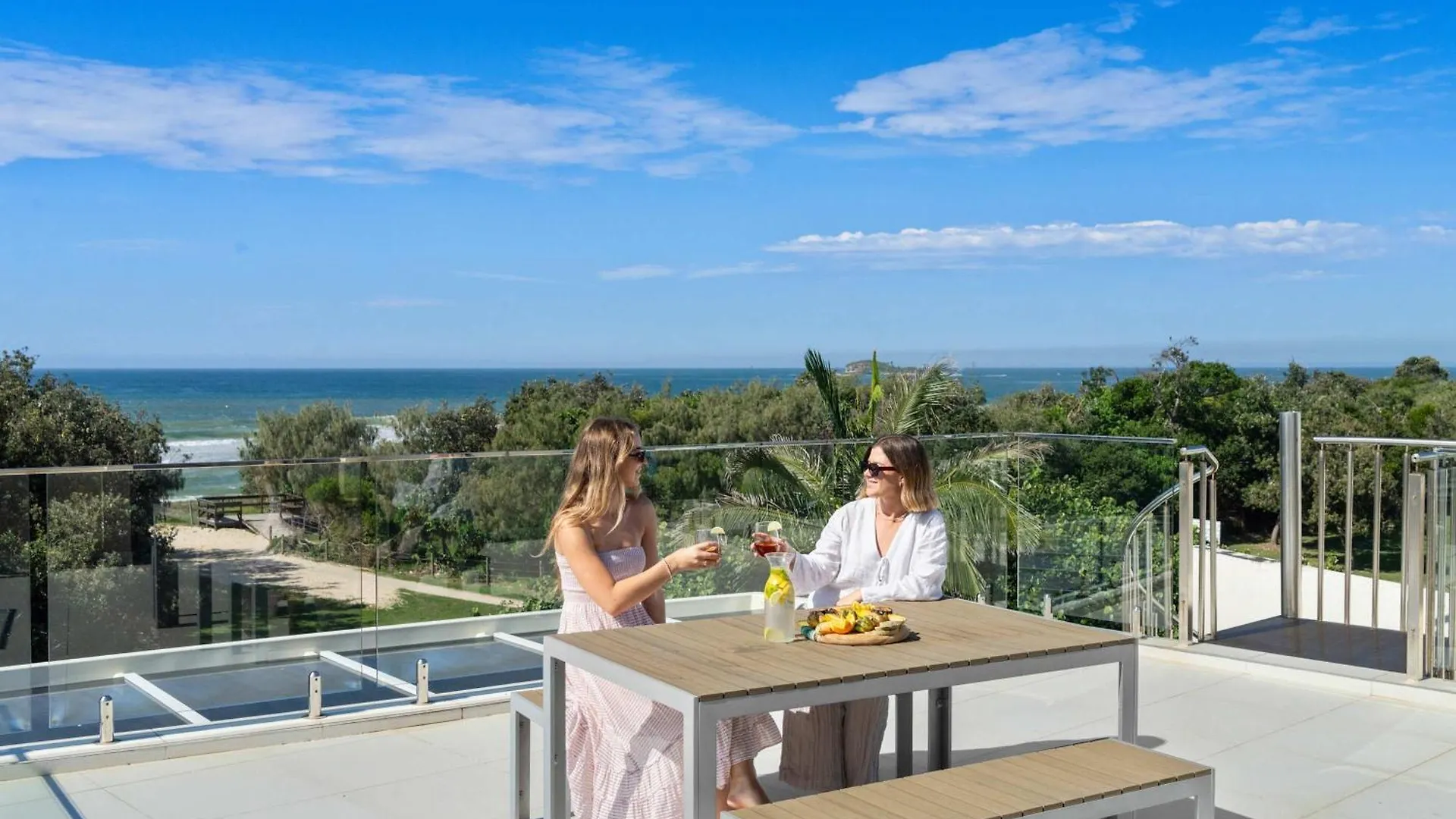 Absolute Beachfront Marcoola - Private Pool - Private Spa Bath - Games 0*,